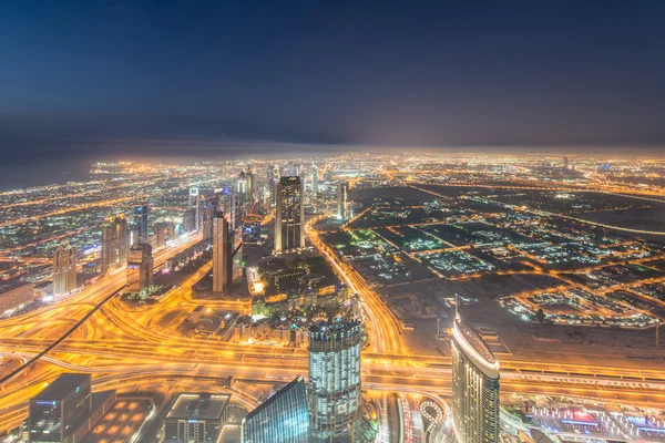 Panorama nocnego Dubaju podczas zachodu słońca — Zdjęcie stockowe