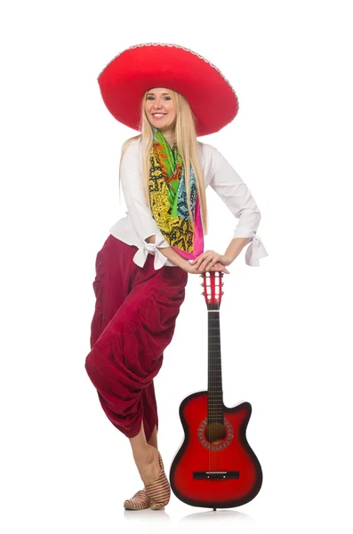 Mujer usando guitarra con sombrero — Foto de Stock