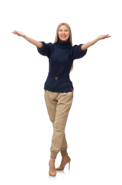 Высокая женщина в голубом пуловере изолирована на белом — стоковое фото