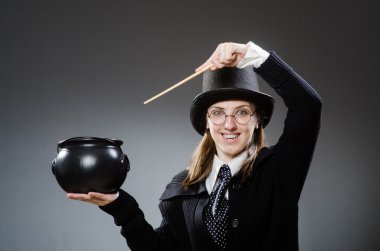 Sihirli sopa ve gri karşı pot ile Harry Potter kız
