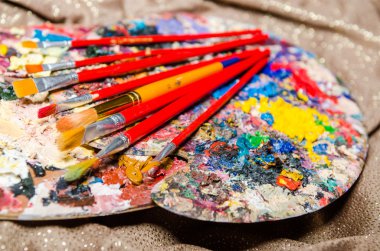 Sanat konseptinde sanatçı paleti