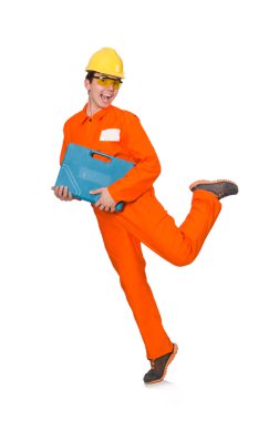 Turuncu tulumlu adam beyazlar içinde izole edilmiş.