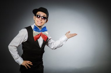 Dev papyonlu komik adam.
