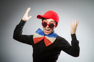 Dev papyonlu komik adam.