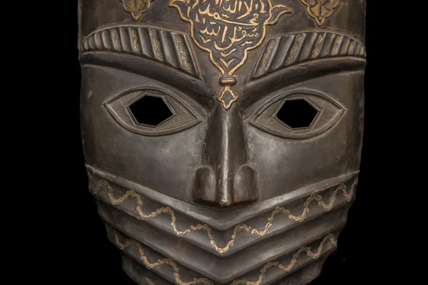 Máscara de metal isolado em preto — Fotografia de Stock
