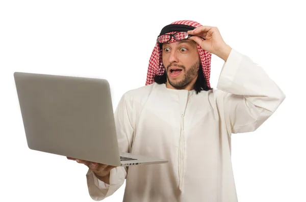Арабский человек с ноутбуком изолирован на белом — стоковое фото