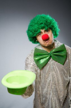 Aziz Patrick Tatil Konsepti 'ndeki komik kişi.