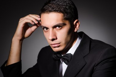 Karanlık Studio genç işadamı