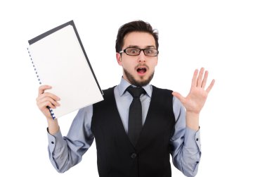 Ofis çalışanı elinde beyaz kağıt tutuyor.