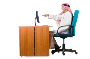 Ofiste çalışan bir Arap.