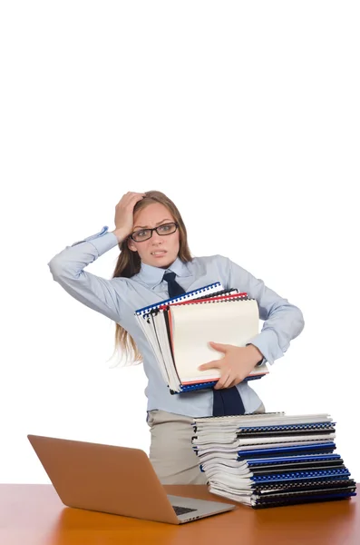 Büroangestellte am Arbeitstisch isoliert auf weiß — Stockfoto