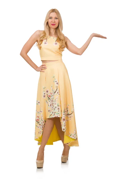 Blond tjej i charmig klänning med blomma utskrifter — Stockfoto