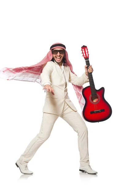 Arabische man met gitaar op wit — Stockfoto