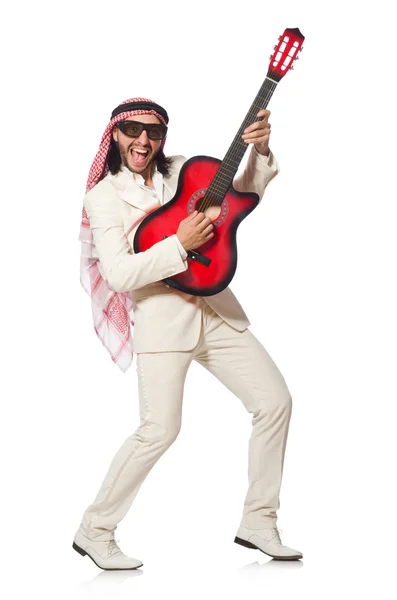 Arabische man met gitaar op wit — Stockfoto