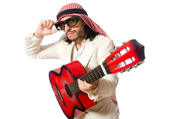 Arabisk man med gitarr på vit — Stockfoto