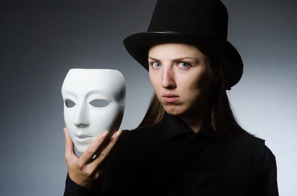 Femme avec masque dans le concept drôle — Photo