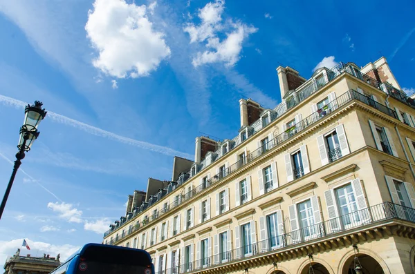 Typische generieke huizen in Parijs Frankrijk — Stockfoto