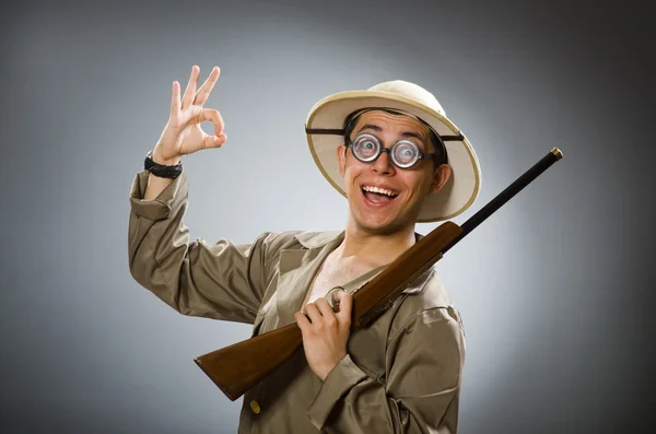 Hombre usando sombrero de safari en concepto divertido —  Fotos de Stock