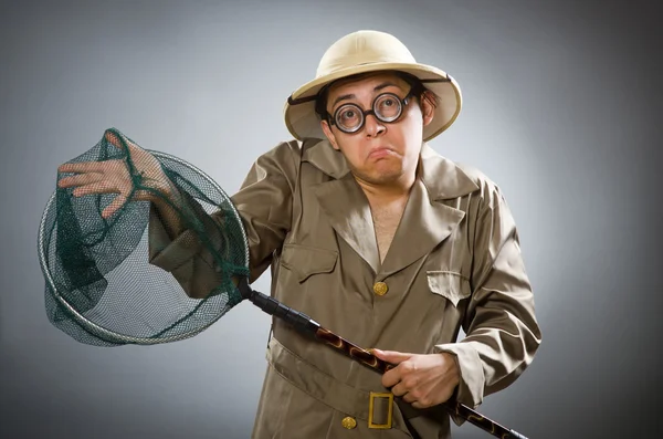 Hombre usando sombrero de safari en concepto divertido —  Fotos de Stock