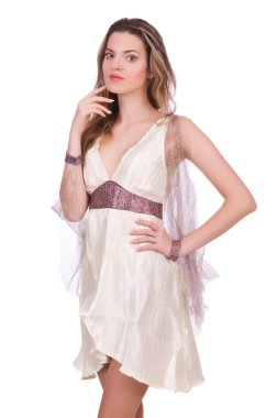 Beyaz tenli, açık renkli, büyüleyici elbiseli güzel bayan.