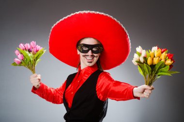 Şapka takan kişi komik bir konsept.