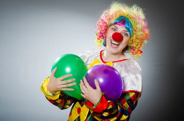 Drôle de clown dans le concept comique — Photo