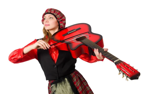 Rolig kvinna i skotska kläder med gitarr — Stockfoto