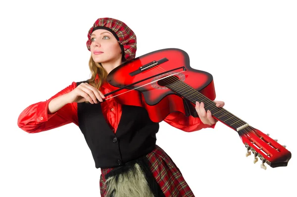 Mujer divertida en ropa escocesa con guitarra — Foto de Stock