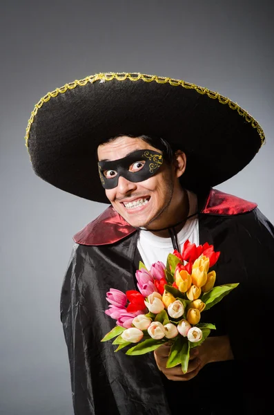 Personne portant un chapeau sombrero dans un concept drôle — Photo