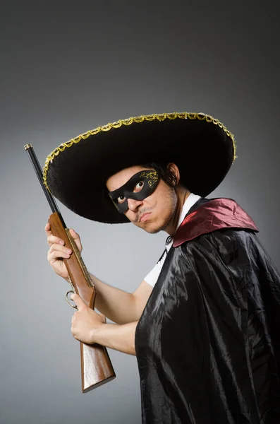 Person som bär sombrero hatt i roligt koncept — Stockfoto