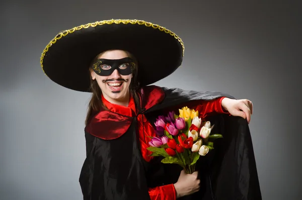 Persona che indossa cappello sombrero in concetto divertente — Foto Stock