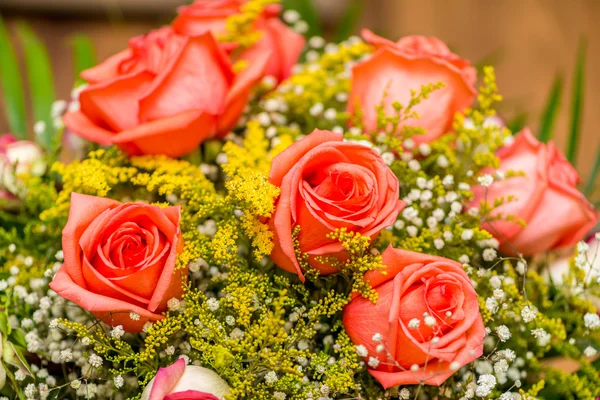 Belas rosas no conceito de celebração — Fotografia de Stock