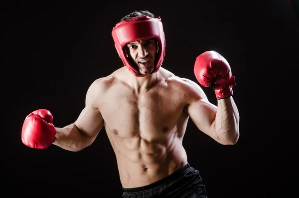 Hombre muscular en el concepto de boxeo —  Fotos de Stock