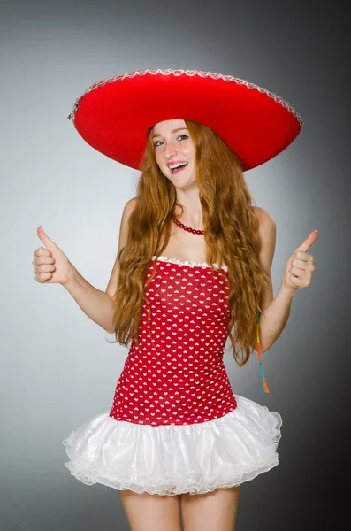 Mexická žena nosí sombrero klobouk — Stock fotografie