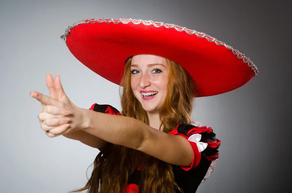 Mexická žena nosí sombrero klobouk — Stock fotografie