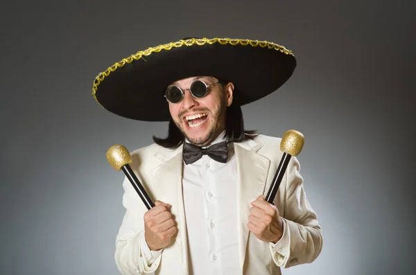 Persona que usa sombrero sombrero en concepto divertido —  Fotos de Stock