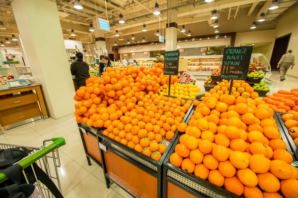 Дубайский супермаркет Waitrose — стоковое фото