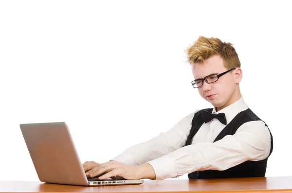 Έξυπνος μαθητής που κάθεται με φορητό υπολογιστή που απομονώνεται σε λευκό — Φωτογραφία Αρχείου