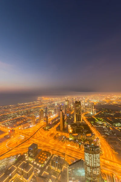 Panorama de la noche Dubai durante la puesta del sol —  Fotos de Stock