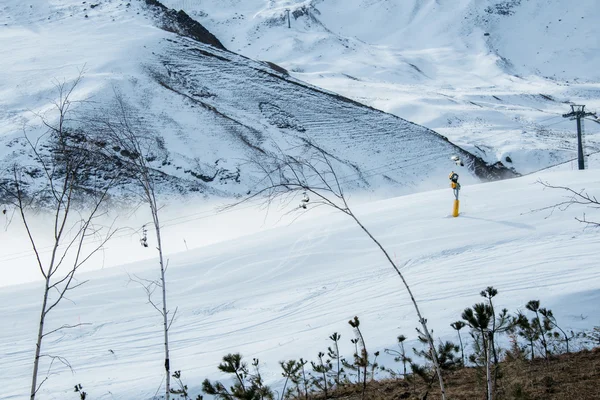 Elevadores de esqui em Shahdag estância de esqui de montanha — Fotografia de Stock