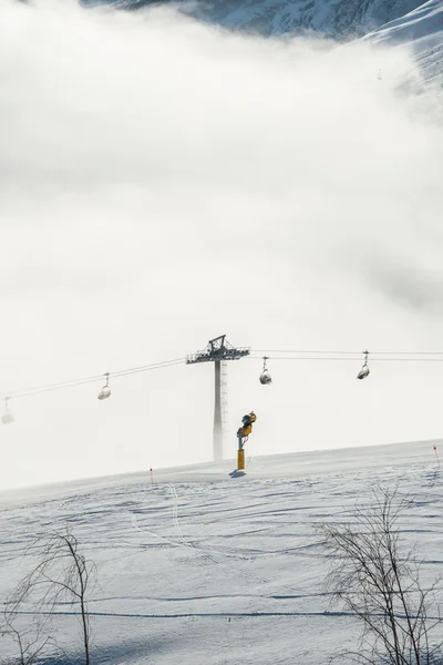 Shahdag 산 스키 리조트에서 스키 리프트 — 스톡 사진
