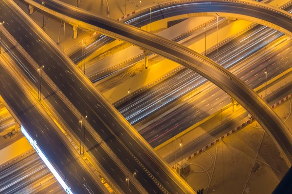 Verkehrsknotenpunkt Dubai in den Nachtstunden — Stockfoto