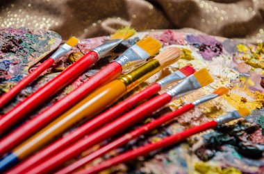 Sanat konseptinde sanatçı paleti