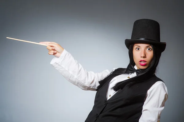 具有滑稽概念的女魔术师 — 图库照片