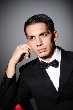 Karanlık Studio genç işadamı