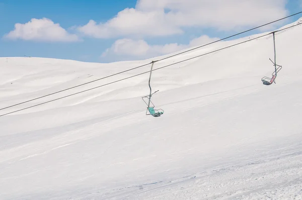 Ski lifts durings bright winter day — Stock Photo, Image