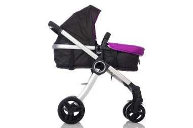 Beyaz arkaplanda çocuk arabası izole edildi