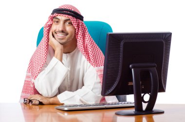 Ofiste çalışan bir Arap.