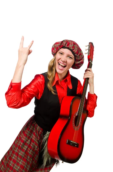 İskoç kıyafetli, gitarlı komik bir kadın. — Stok fotoğraf