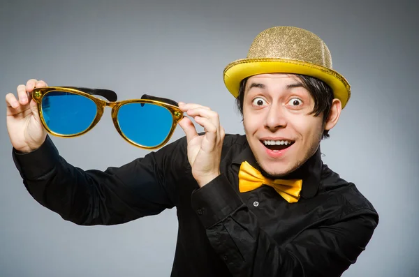 Homem engraçado com chapéu vintage — Fotografia de Stock